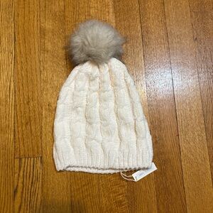 Chic Cream Knit Beanie with Pom-Pom